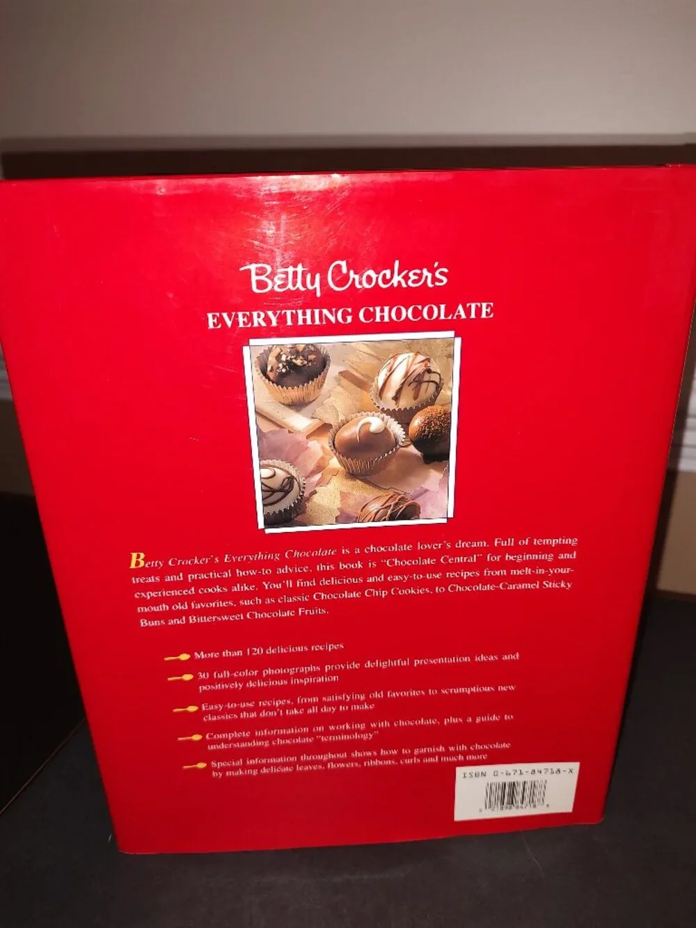 BETTY CROCKER'S EVERYTHING CHOCOLATE COOKBOOK - EXCELLENT CONDITION NO FLAWS